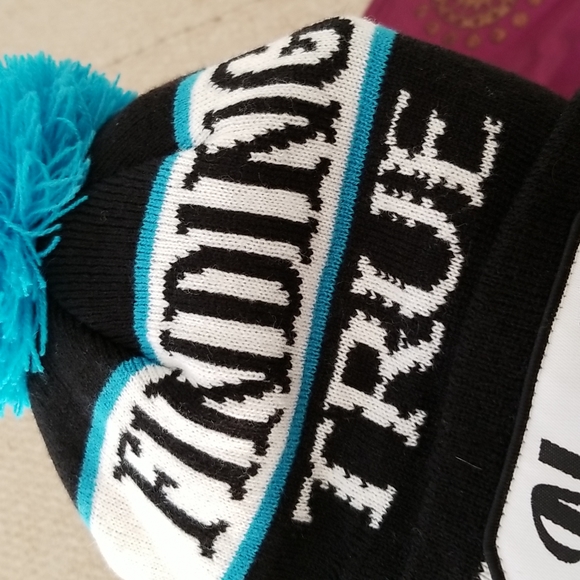 Original Winter hat/toque - Picture 3 of 6